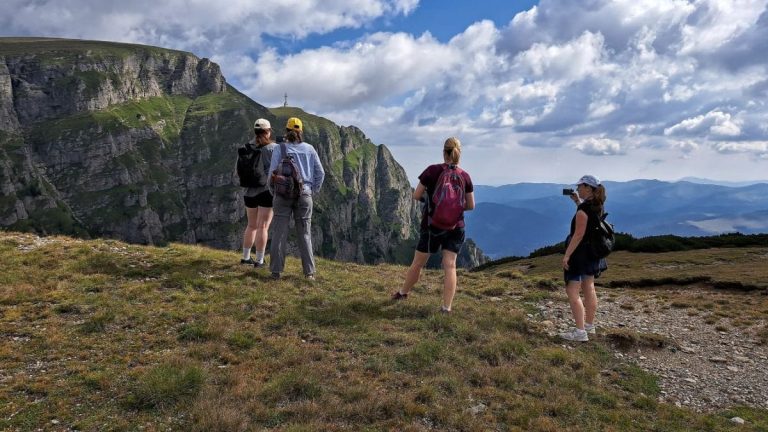 Drumeții în Munții Bucegi – Rute populare și secrete ale muntelui Drumeții în Munții Bucegi – Rute populare și secrete ale muntelui