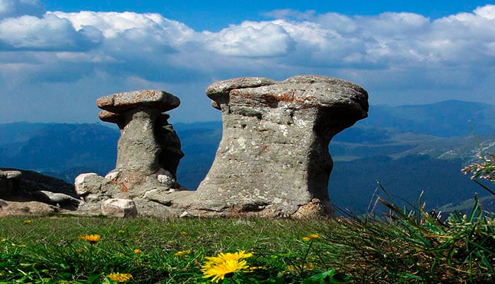 Turism în Munții Bucegi: Cazare confortabilă și aventuri în natură Turism în Munții Bucegi