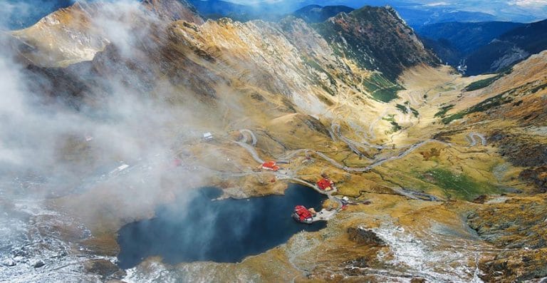 5 lacuri glaciare din România pe care trebuie să le vezi cu ochii tăi 5 lacuri glaciare din România pe care trebuie să le vezi cu ochii tăi