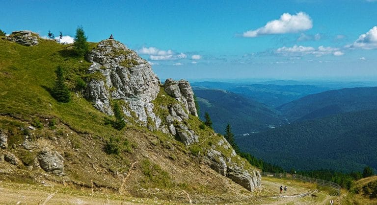 Atracții turistice ascunse în România – Experiențe unice la munte Atracții turistice ascunse în România la munte