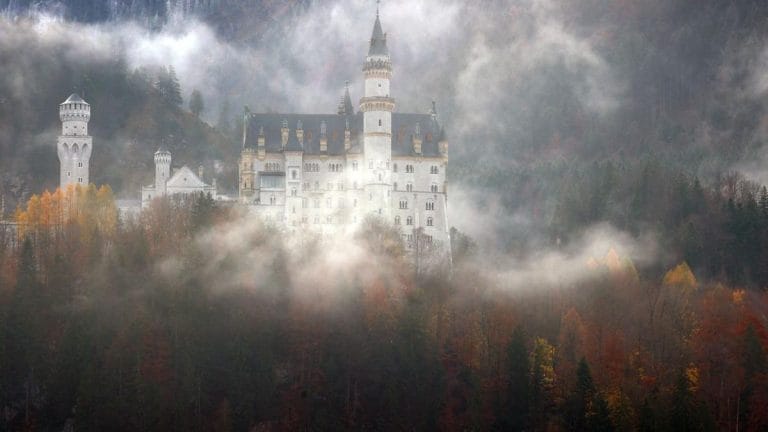 Cele mai instagramabile castele din Munții Carpați