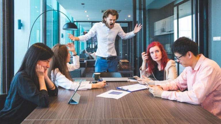 Cum gestionezi conflictele la birou