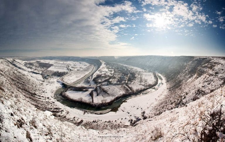 Descoperă Moldova: Trasee turistice și locuri de neratat Descoperă Moldova