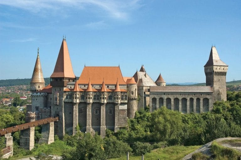 Legende și povești ale castelului Corvinilor din Hunedoara Legende și povești ale castelului Corvinilor din Hunedoara