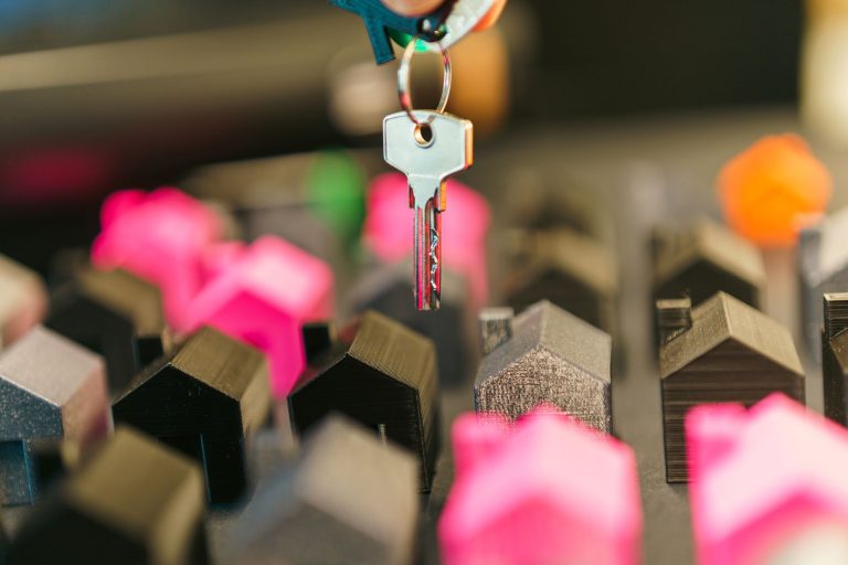 Ce verifici la un apartament înainte de a semna antecontractul: acte, bloc, instalații